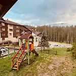 Apartment Forest Retreat, Stream Resort, Pamporovo Stoykite