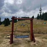 Forest Retreat, Stream Resort, Pamporovo Apartment Stoykite