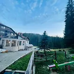 Forest Retreat, Stream Resort, Pamporovo * Stoykite