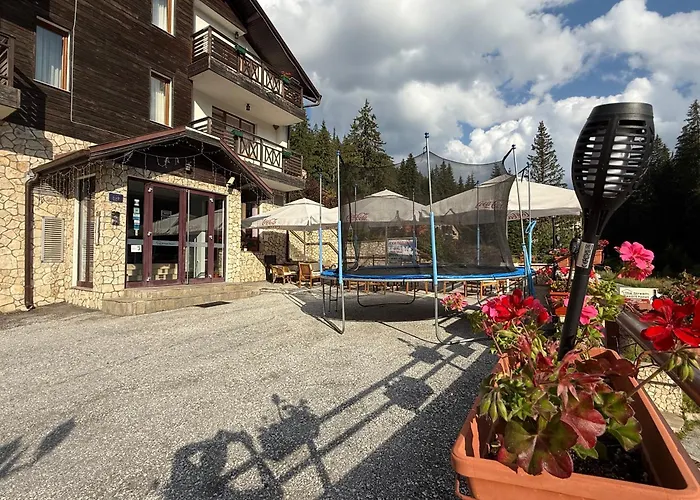 Forest Retreat, Stream Resort, Pamporovo Apartment